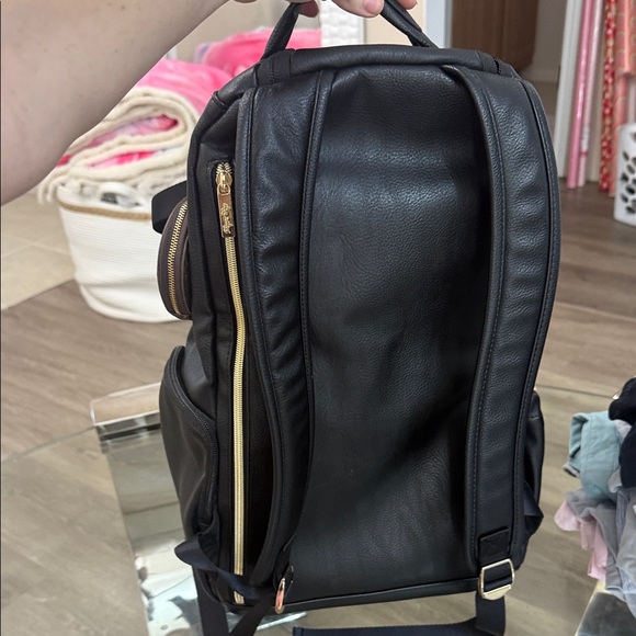 Itzy Ritzy Black boss Diaper Bag with Gold Accents - Picture 4 of 6